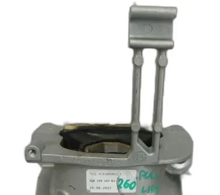 Engine mount vacuum valve