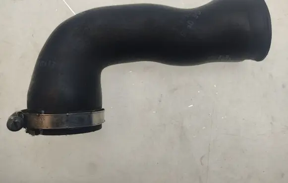 Volkswagen Jetta VI Intercooler hose/pipe 1K0145834AJ