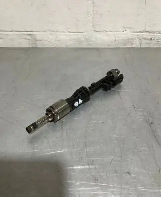 BMW 5 F10 F11 Fuel injector 7568607