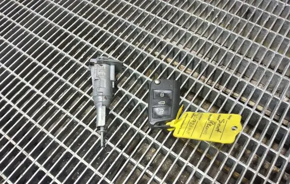 Seat Arona Ignition key/card 