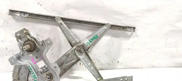 Rear door manual window regulator