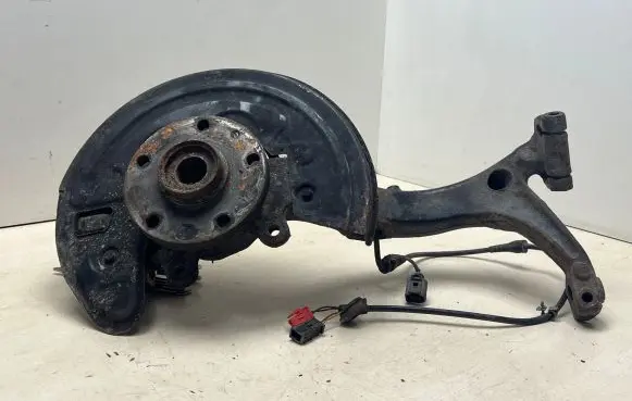 Skoda Superb B5 (3U) Front wheel hub spindle knuckle