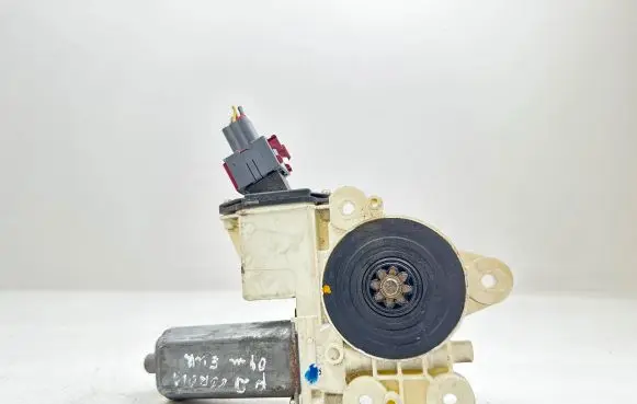 Toyota Corolla E120 E130 Front door window regulator motor 992046100