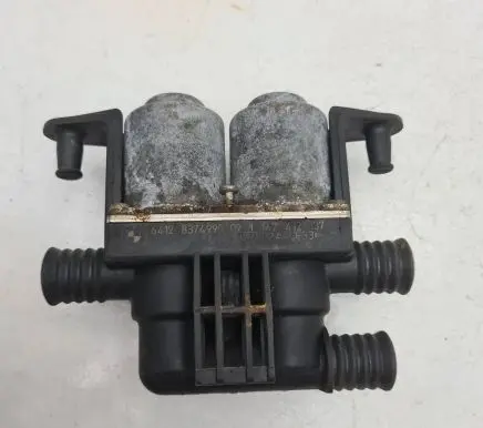BMW 5 E39 Coolant heater control valve 6412837499502 1147412137