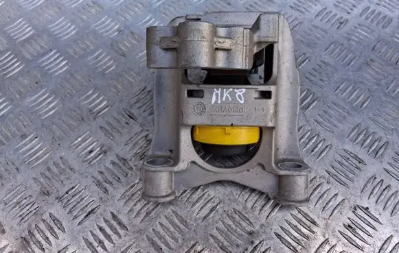 Engine mounting bracket