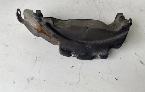 Toyota Avensis T270 Other engine bay part