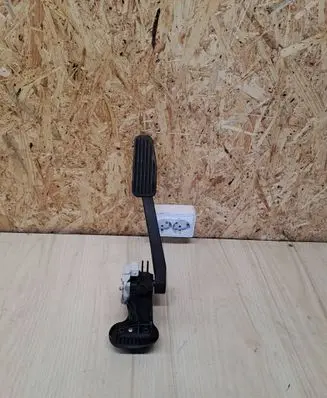 Volvo XC70 Accelerator throttle pedal 6PV00853712 30683516