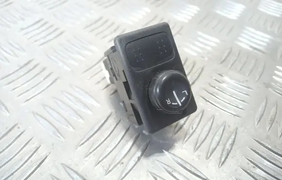 Wing mirror switch