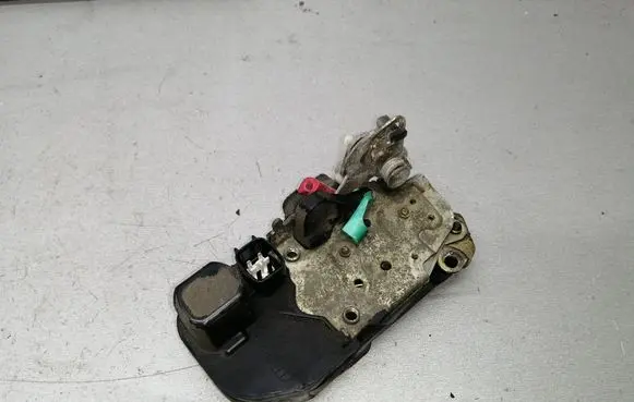 Chrysler 300M Rear door lock