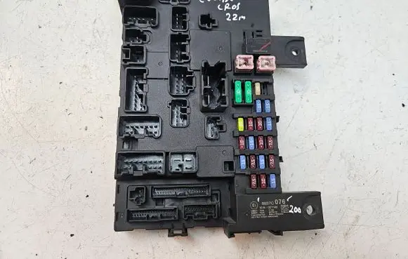 Mitsubishi Eclipse Cross Fuse module 8637C076