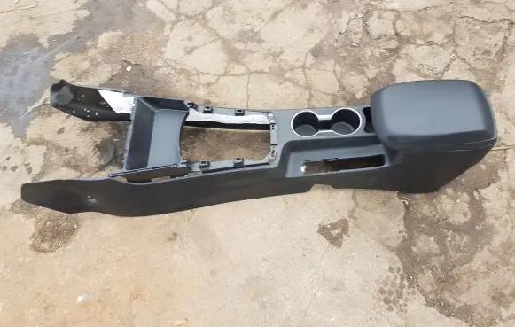 Hyundai i30 Center console 84610-A6100