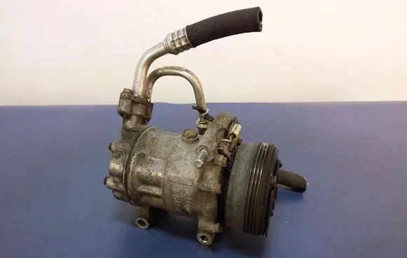Renault Clio II Air conditioning (A/C) compressor (pump) 8200037058