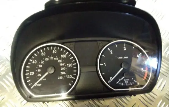 BMW 1 E81 E87 Speedometer (instrument cluster) 102498275 914147601