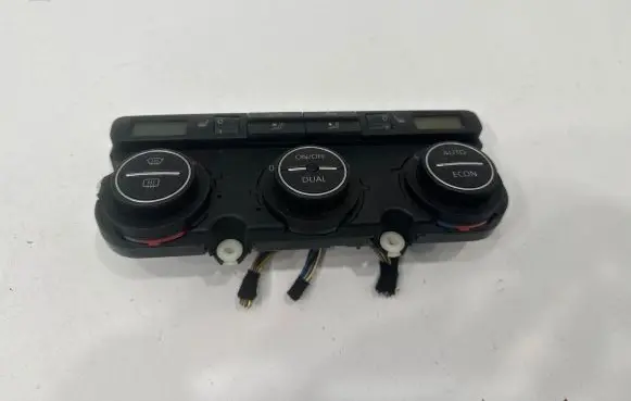 Volkswagen Touran I Climate control unit