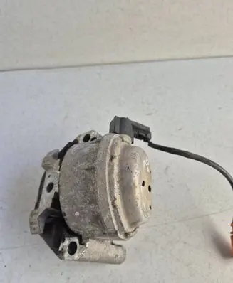 Engine mount bracket