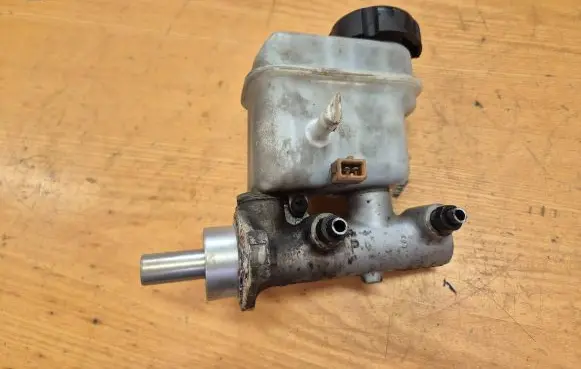 Hyundai Sonata Master brake cylinder BM111084H BM111084