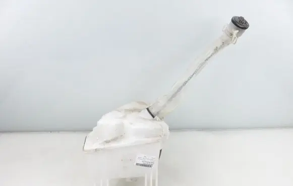 Toyota RAV 4 (XA20) Windshield washer fluid reservoir/tank 060851139