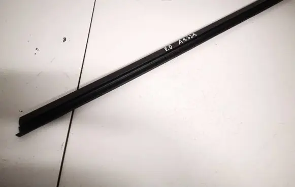 Skoda Fabia Mk2 (5J) Front door glass trim molding 