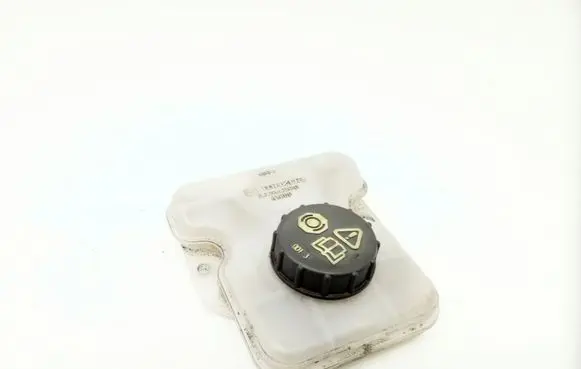 Mazda 5 Brake fluid reservoir C23643550