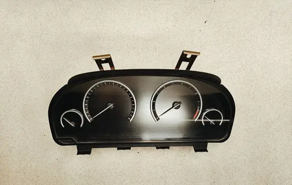 BMW 5 F10 F11 Speedometer (instrument cluster) 17388410 9220806 0263685168
