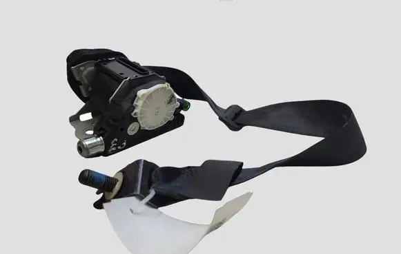 Volvo S60 Middle seatbelt (rear) 39822960 34147926 P039822960