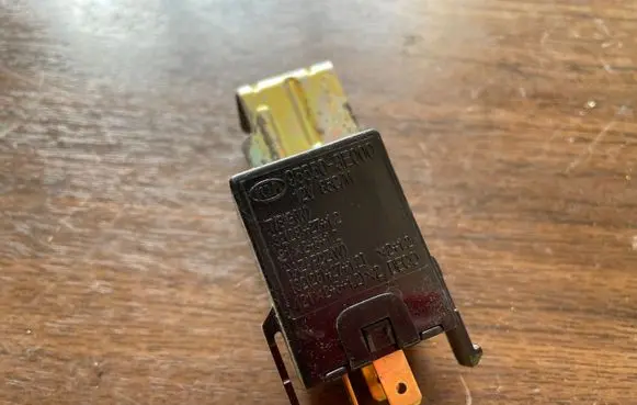 KIA Sorento Hazard warning light relay 955503E000