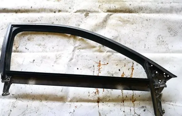 Audi A3 S3 8P Front door window/glass frame 