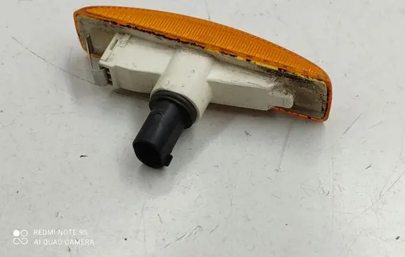 Land Rover Discovery 3 - LR3 Front fender indicator light 5H2213K309