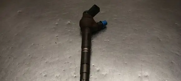 Audi A4 S4 B8 8K Fuel injector 03L130277J
