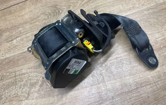 Land Rover Discovery 5 Rear seatbelt HY32611B68CC 632746400