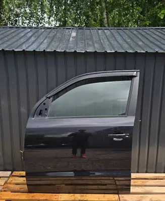 Volkswagen Amarok Front door