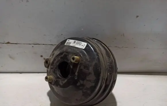 Volkswagen PASSAT B5.5 Brake booster 4B3612105