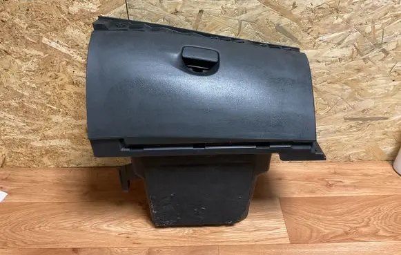 Renault Megane III Glove box 685000007R