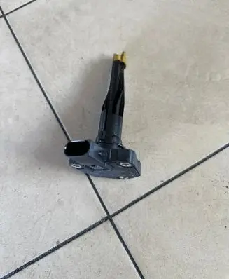 BMW 5 G30 G31 G38 Oil level dip stick 8638755