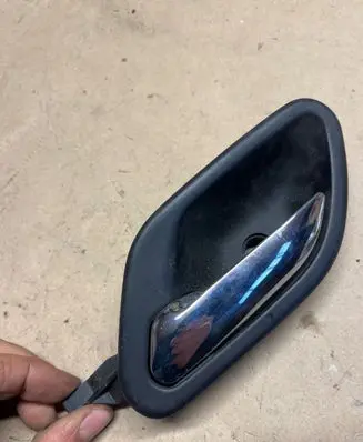 BMW 5 E39 Front door interior handle 8226049