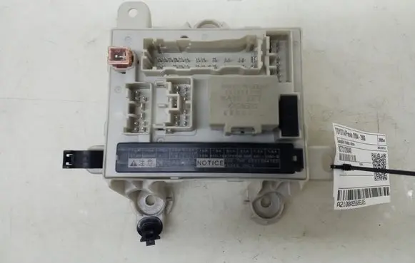 Toyota Previa (XR30, XR40) II Fuse module 8273128040