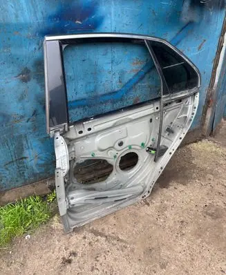 Volkswagen Jetta V Rear door 1K5833165B
