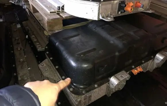 Peugeot 2008 II Hybrid / electric car battery 