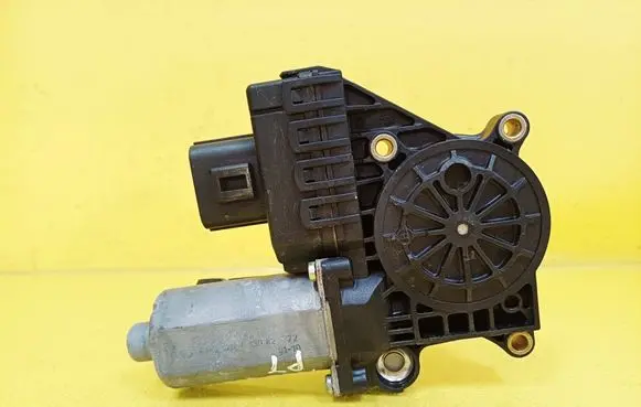 Ford Mondeo Mk III Rear door window regulator motor 0130821772