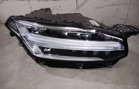 Volvo XC90 Headlight/headlamp 31468921