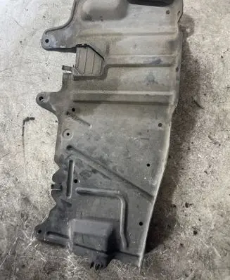 Mitsubishi Space Wagon Engine splash shield/under tray MB911734