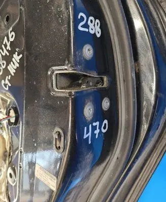 Toyota Auris 150 Front door lock 6904042241