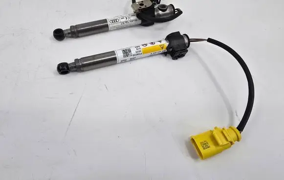 Audi Q3 F3 Bonnet Pedestrian Airbag Actuator 80A823823E