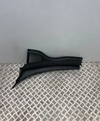 Volkswagen Tiguan Wiper trim 571819403