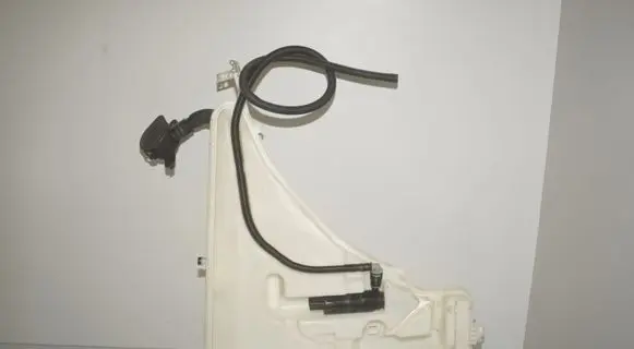 Windshield washer fluid reservoir/tank