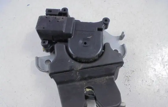 Mitsubishi Lancer VIII Tailgate/trunk/boot lock/catch/latch