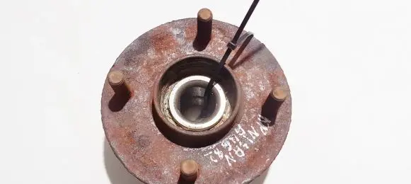 Nissan Almera N16 Rear wheel hub