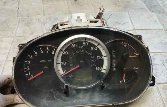 Mazda 5 Speedometer (instrument cluster) C23555430