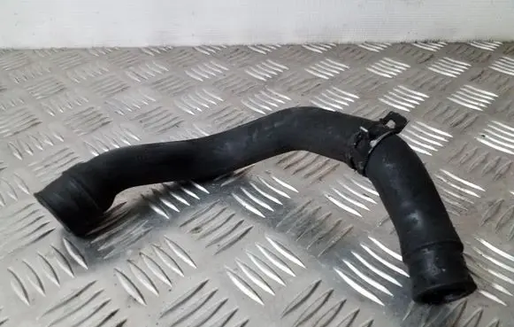 Ford Focus Breather hose/pipe YS6Q6A804AA