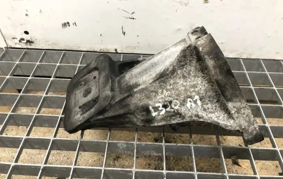 Land Rover Range Rover Sport L320 Engine mounting bracket AH226061BA